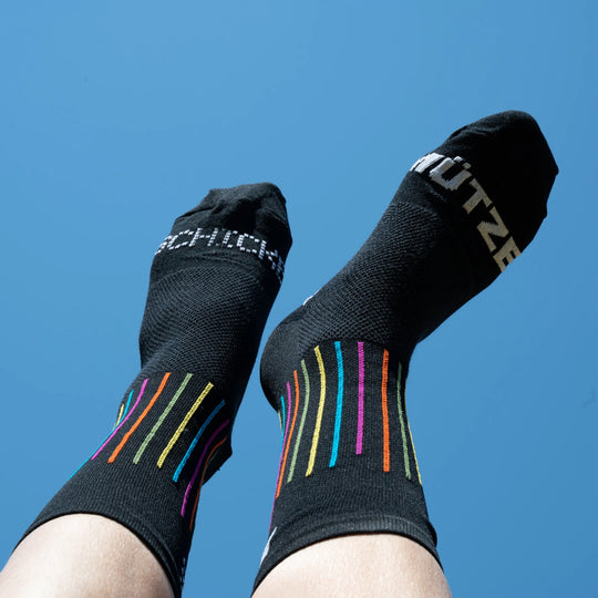 Schicke Mütze Socken Nadelstreifen schwarz online kaufen