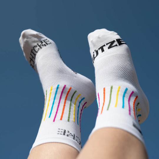 Schicke Mütze Socken Nadelstreifen weiß online kaufen