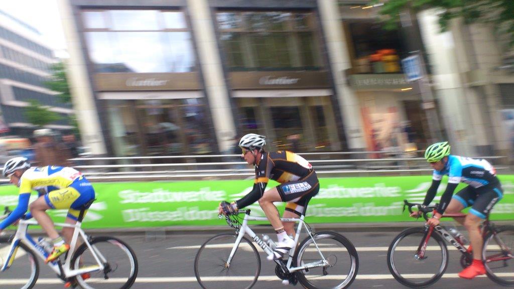 Jedermänner rasen durchs Umland und auf der Kö geht’s richtig rund – Der Düsseldorfer Radsporttag
