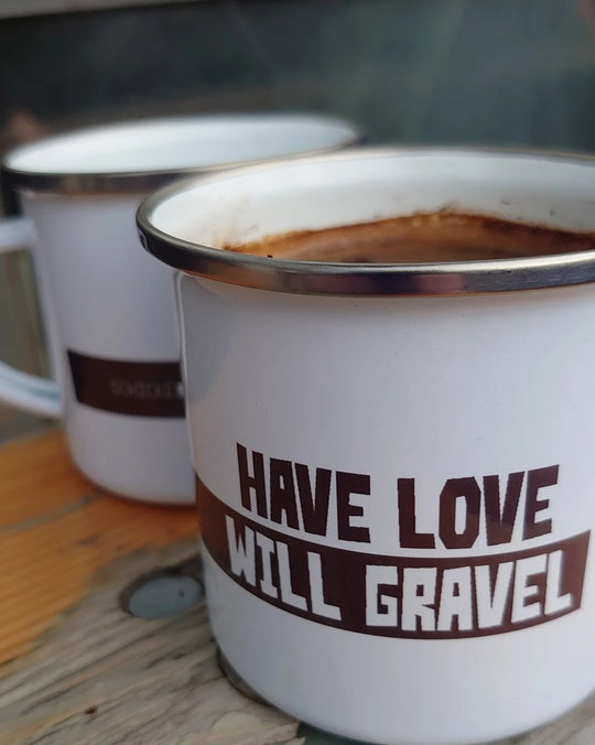 Gravelbecher Tasse Becher Schicke Mütze Bike Packing Have Love will Gravel Emaille Radbecher