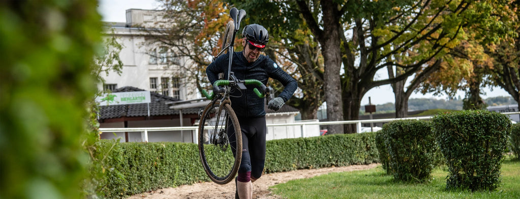 QFR Querfeldrhein Schicke Mütze Fahrradmütze Radmütze Radkappe blau rot Galopprennbahn